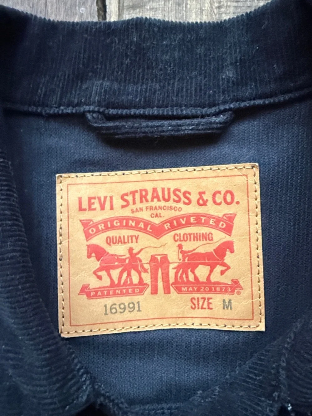 Levi's Black Denim Trucker Jacket with Red Tab - Picture 2 of 10